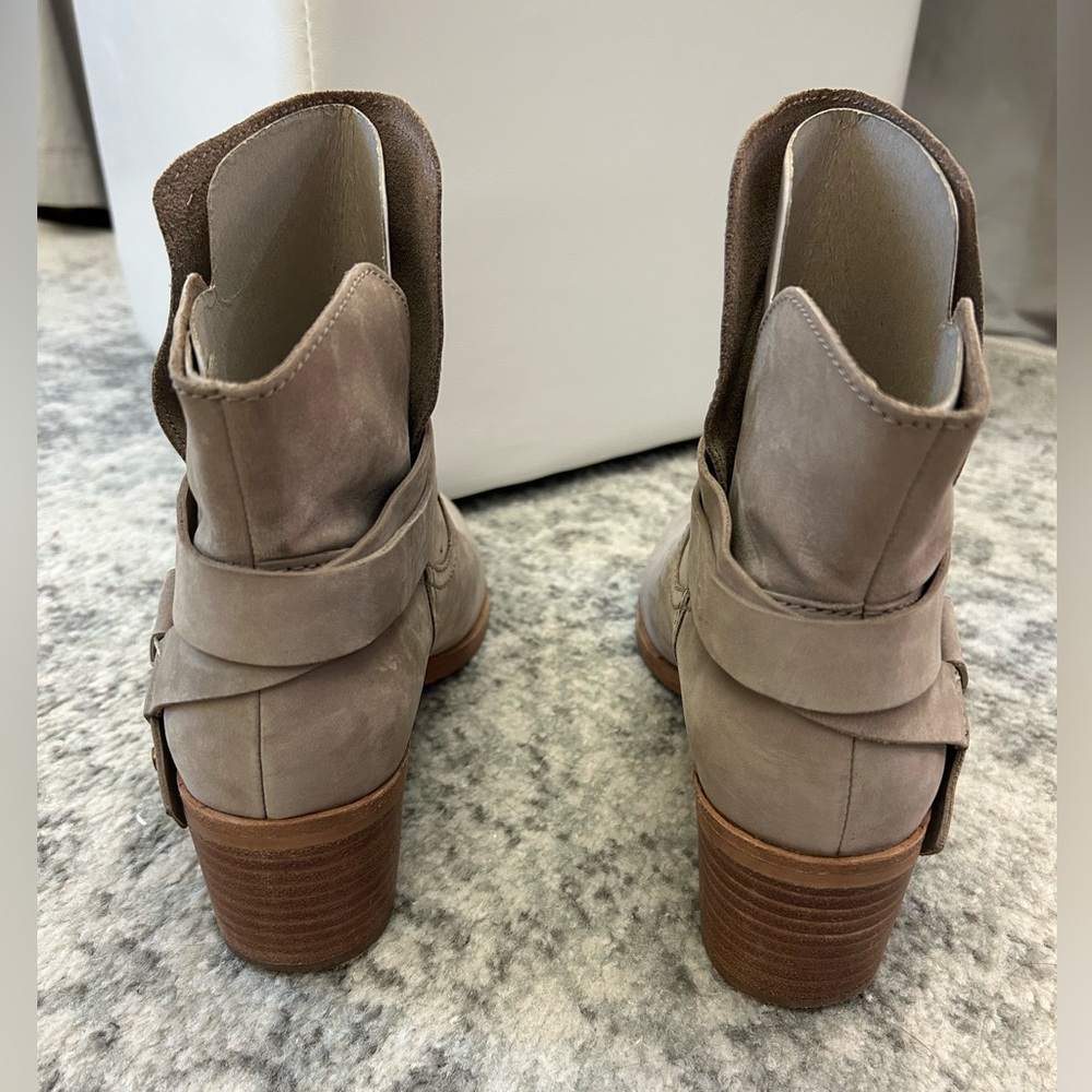 UGG Elora Boots - Picture 8 of 10